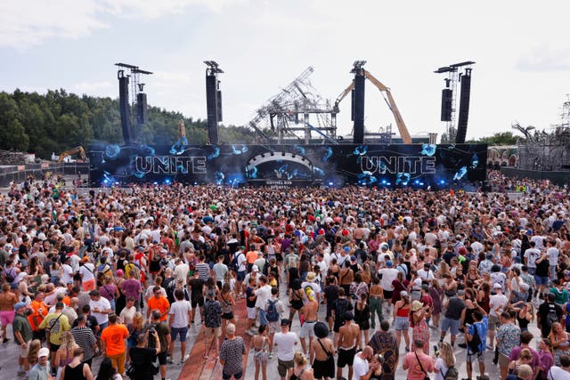 TOMORROWLAND-INCENDIO