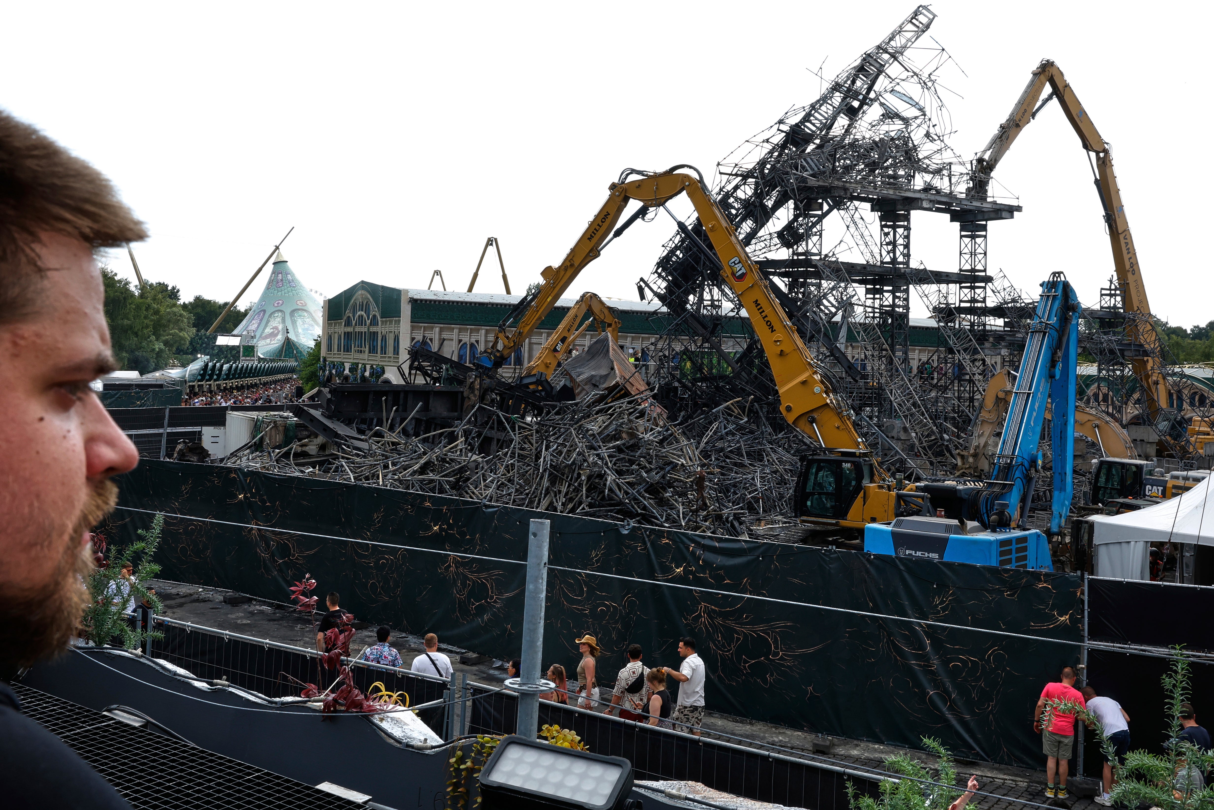 TOMORROWLAND-INCENDIO