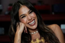 Danna vive el romance y el melodrama de las telenovelas en el video de “Khe Calor”