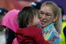 Venezuela libera a reos estadounidenses a cambio de migrantes deportados a El Salvador por EEUU