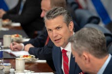 Hegseth informa a legisladores sobre plan para detener a migrantes en bases de Indiana y N. Jersey
