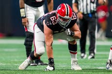 Chris Lindstrom de los Falcons es elegido como el mejor liniero ofensivo interior de la NFL por AP