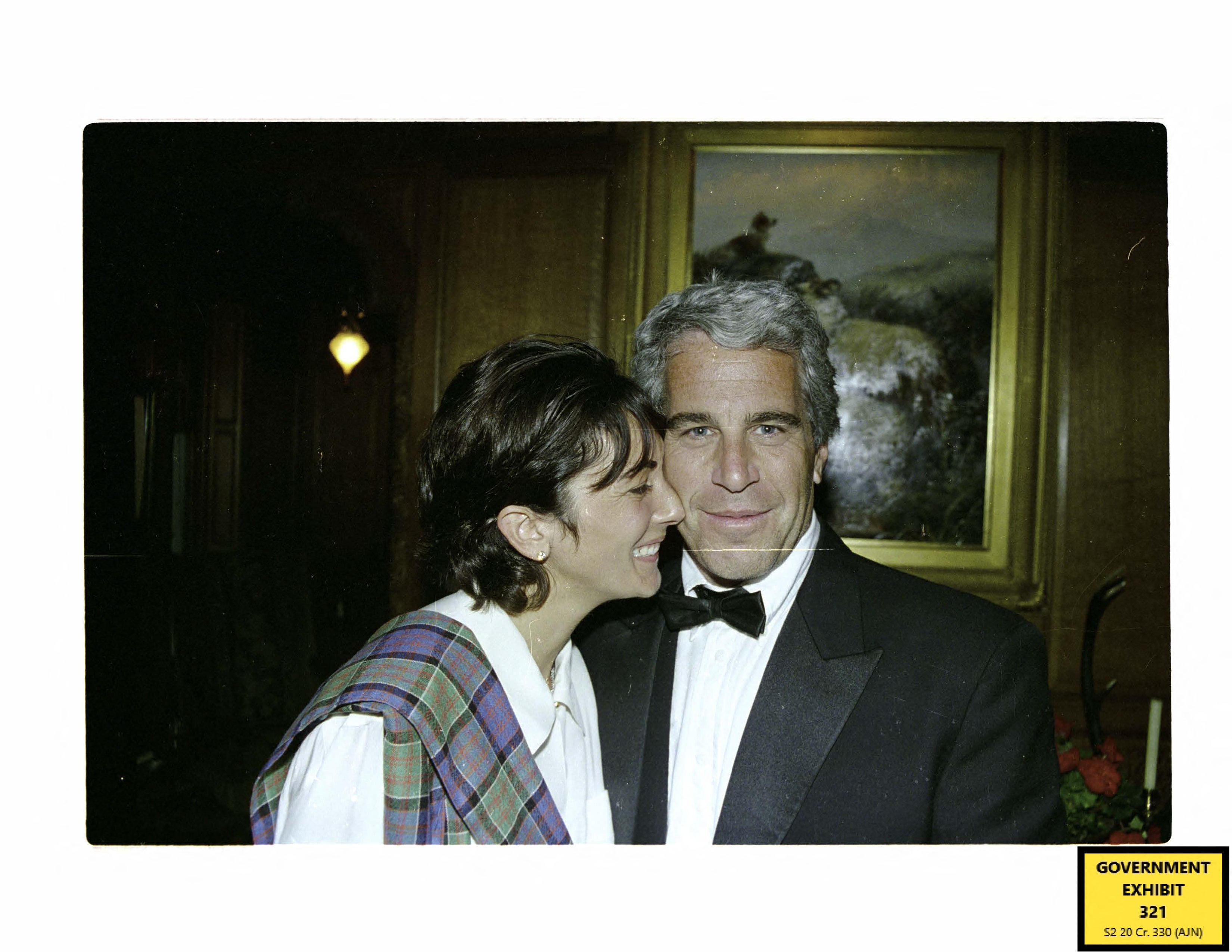 Maria Farmer y su hermana Annie fueron víctimas de agresiones sexuales por parte de Jeffrey Epstein y Ghislaine Maxwell en los años 90. Annie Farmer testificó en el juicio por tráfico sexual contra Maxwell en 2021.