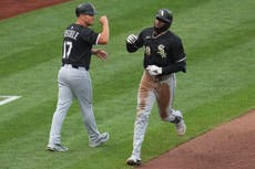 Medias Blancas aplastan 10-1 a Piratas con jonrones de los cubanos Luis Robert Jr. y Edgar Quero