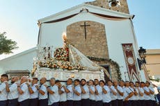 Tradición y fe se unen en la costa de España cada julio para celebrar a la patrona de los marineros