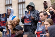 Familia demanda a Atlanta tras la muerte de un hombre sin hogar aplastado por una excavadora