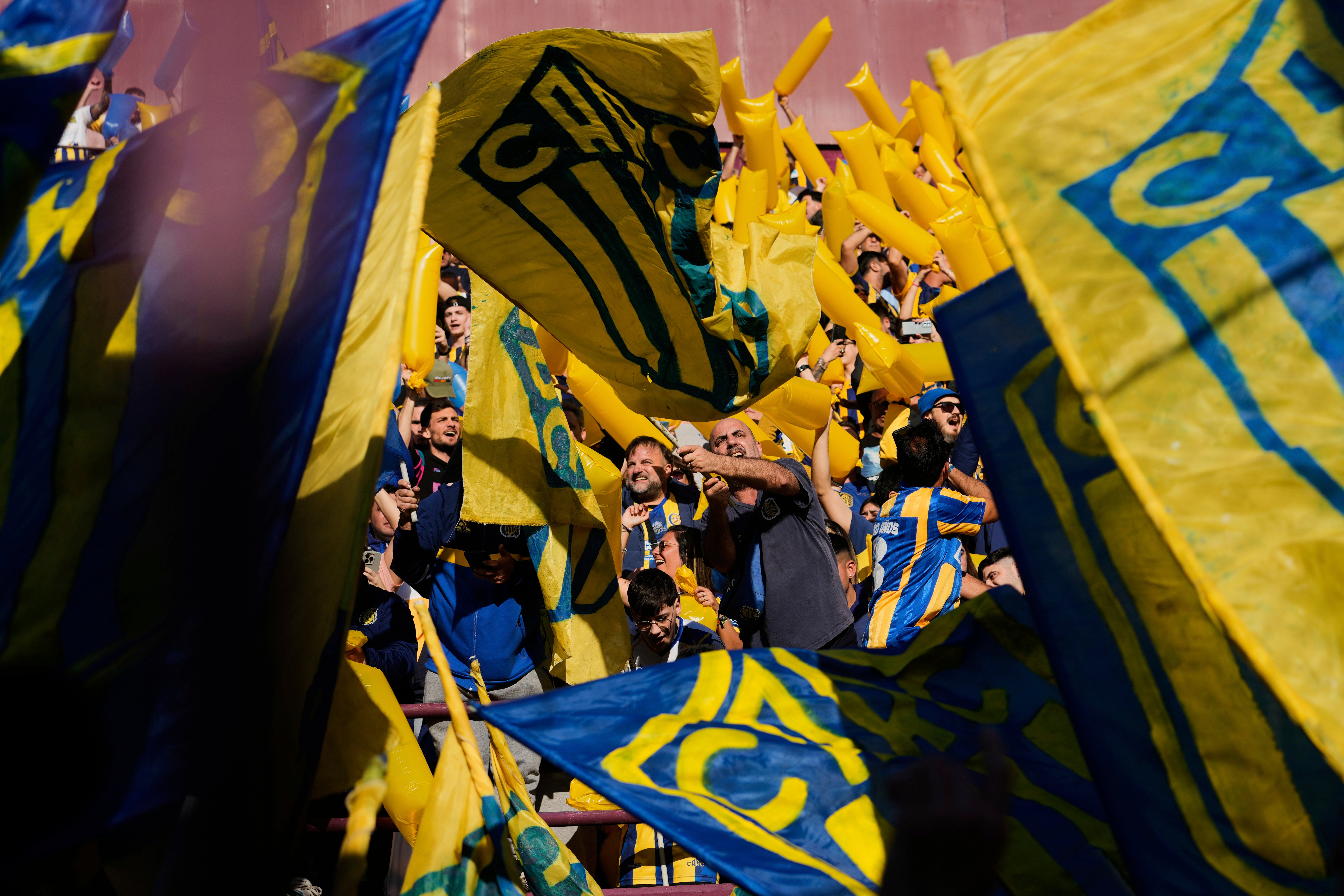 Di María da victoria a Rosario Central en regreso de público visitante a los estadios