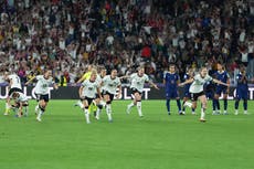 Con una menos, Alemania vence a Francia en penales y avanza a semifinales de la Euro 2025
