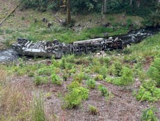 Buscan contener derrame de combustible en río en Washington tras volcadura de camión cisterna