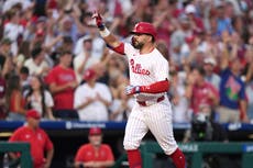 Grand slam de Schwarber y jonrón de Harper llevan a Filis a victoria 9-5 sobre Angelinos