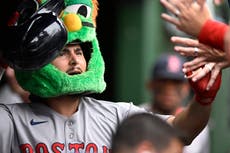 Abreu conecta dos jonrones y los Medias Rojas vencen 6-1 a Cachorros