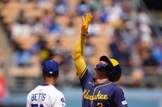 Cerveceros superan 6-5 a Dodgers para su 10ma victoria consecutiva y barren la serie de temporada