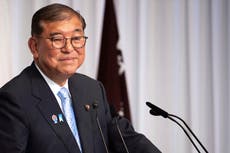 Mandatario japonés sigue en el cargo para abordar alta inflación y aranceles tras revés electoral