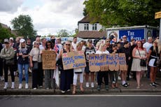 Seis detenidos en Reino Unido tras protesta en hotel que alberga a solicitantes de asilo