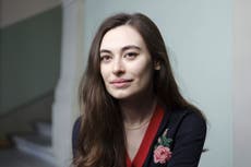 Concejala de Zúrich acusada por disparar a un póster de la Virgen y el Niño