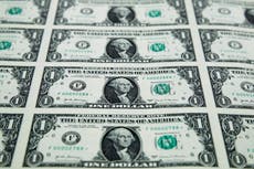 Más estadounidenses trasladan su dinero a cuentas de inversión, según estudio