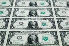Más estadounidenses trasladan su dinero a cuentas de inversión, según estudio