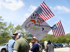 Funcionario pide a tribunal rechazar pedido de frenar cárcel para inmigrantes en Florida