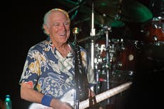 Viuda de Jimmy Buffett acusa a asesor financiero en disputa por fideicomiso de 275 millones