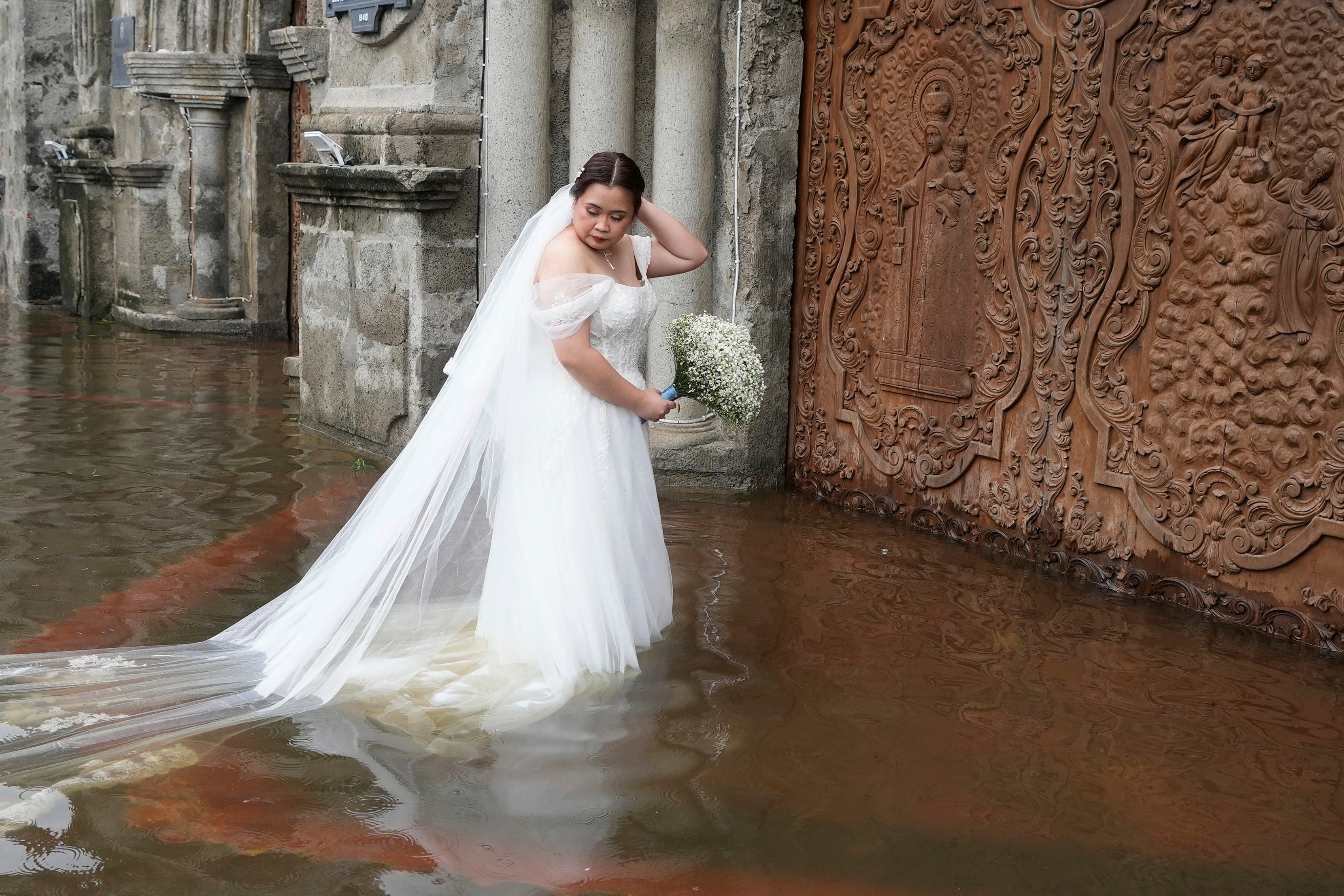 FILIPINAS-BODA EN INUNDACIÓN-FOTOS
