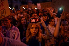 Zelenskyy enfrenta críticas mientras ucranianos protestan contra nueva la ley anticorrupción