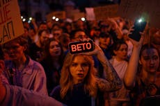 Zelenskyy enfrenta críticas mientras ucranianos protestan contra nueva la ley anticorrupción