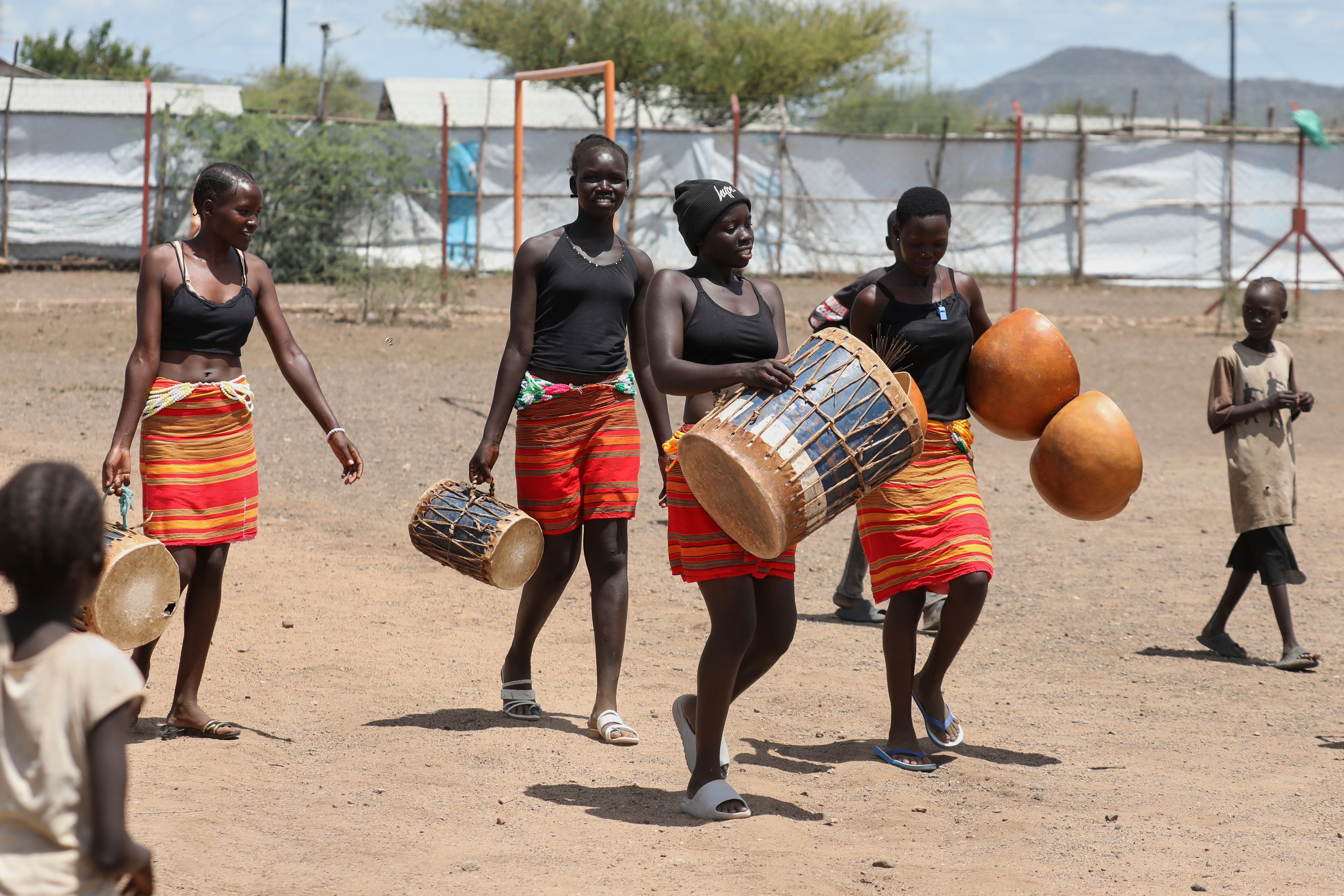 KENIA-NIÑOS BAILARINES
