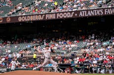 Verlander rompe racha de 16 juegos sin ganar, Devers suena 2 jonrones y Gigantes vencen 9-3 a Bravos