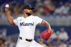 Sandy Alcántara supera a Dylan Cease en duelo de lanzadores y Marlins vencen 3-2 a Padres