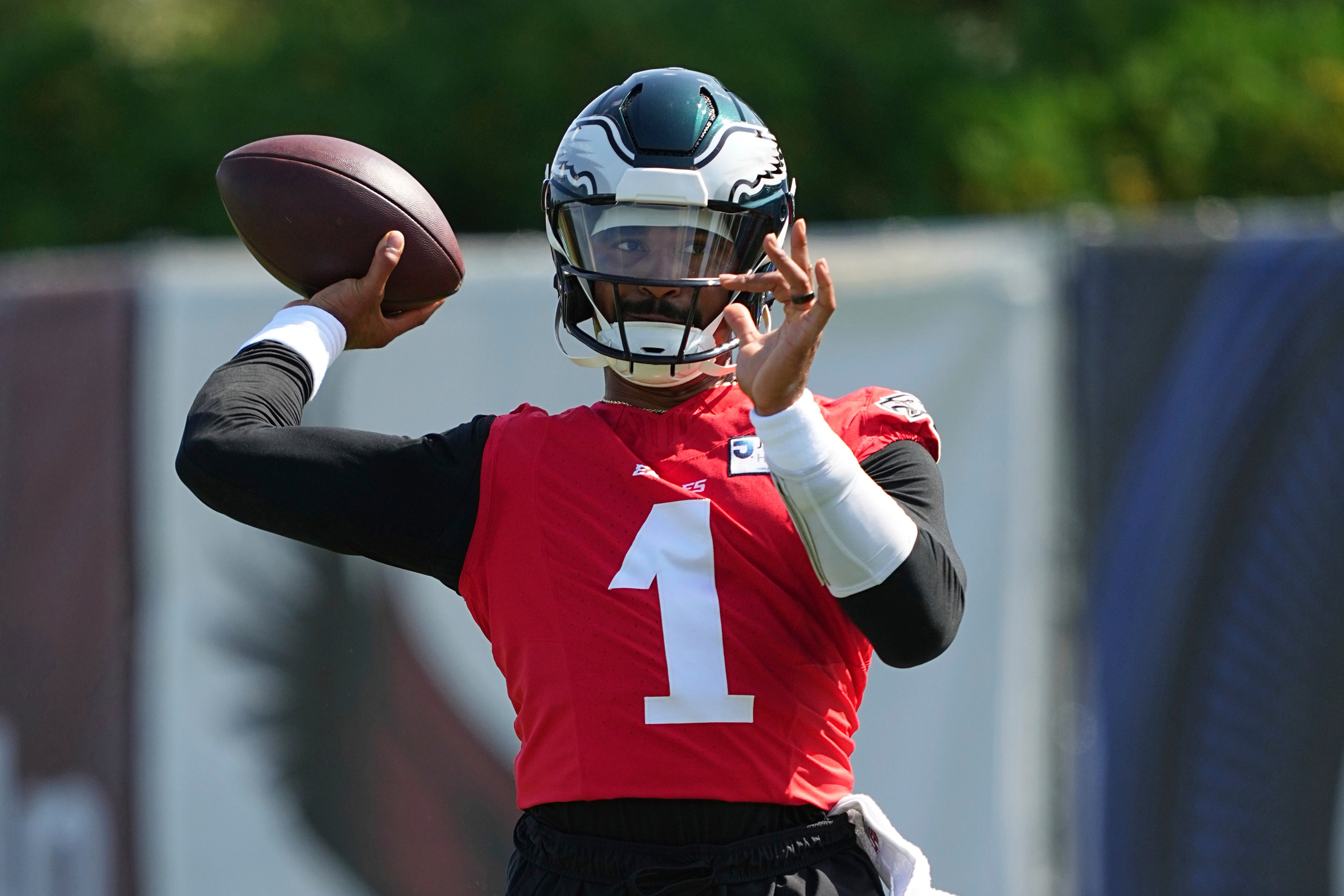 ¿Ser como Mike? Jalen Hurts recibe consejo de Michael Jordan para ganar otro Super Bowl