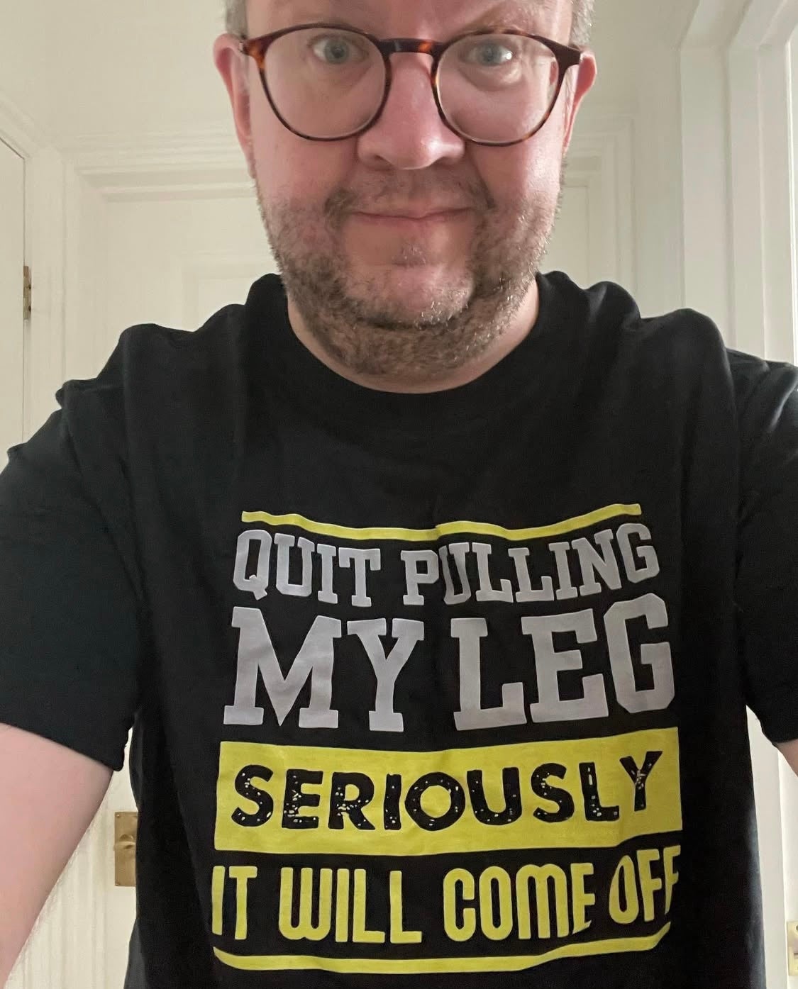 Acusan de fraude al “cirujano más valiente del Reino Unido” 