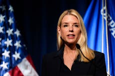 Exigen testimonio de Bondi tras reporte de que informó a Trump que aparece en archivos de Epstein