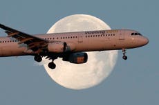 Aerolínea española niega informes de que pasajeros fueron expulsados de un avión por ser judíos