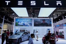 Caen acciones de Tesla mientras Musk advierte sobre posibles "trimestres difíciles"