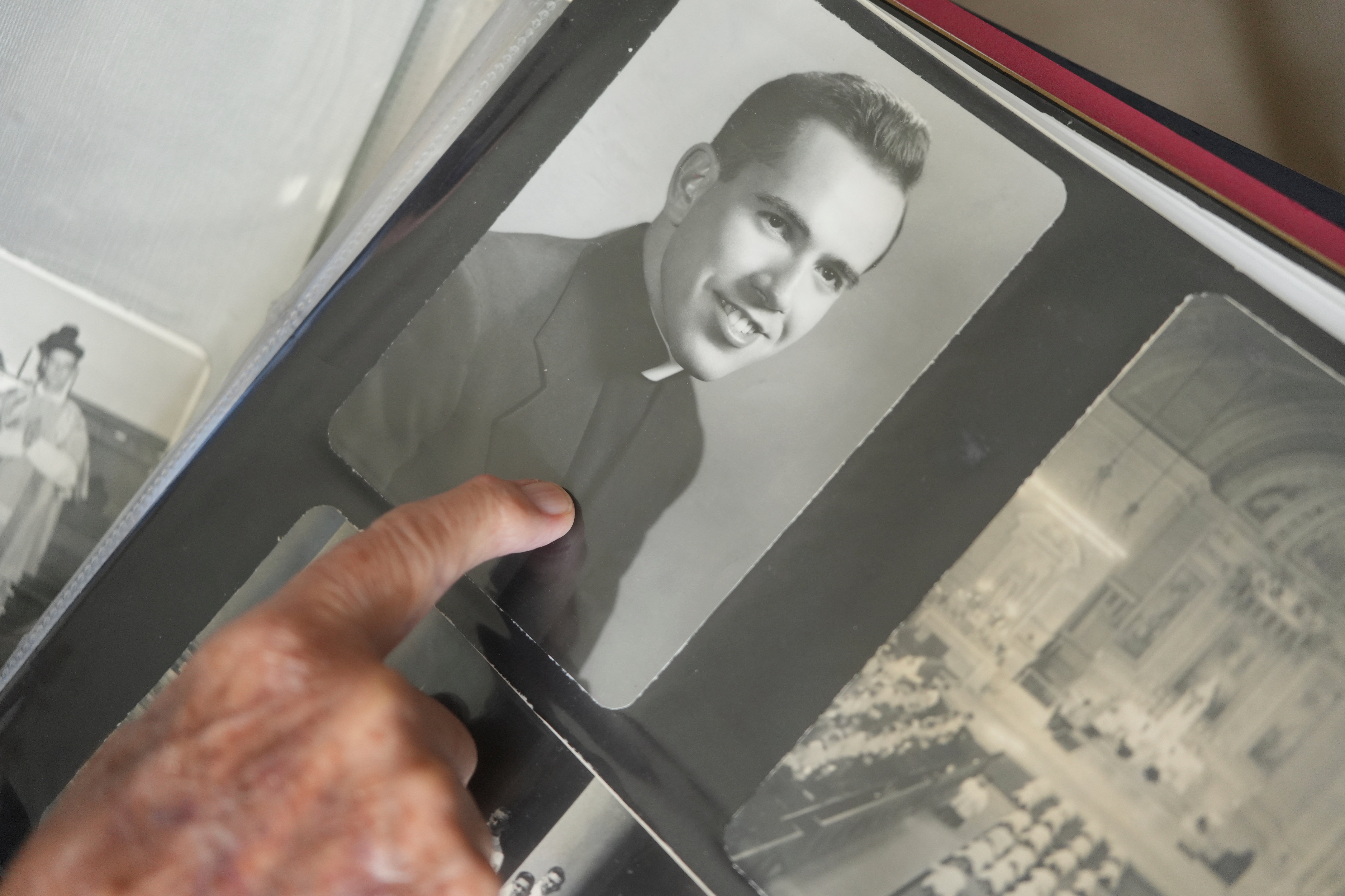 EEUU-SACERDOTE CENTENARIO