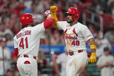 Donovan y Contreras conectan jonrones de tres carreras y Cardinals vencen 9-7 a Padres