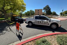 Tiroteo en dormitorio de Universidad de Nuevo México deja un muerto y un herido; buscan al agresor