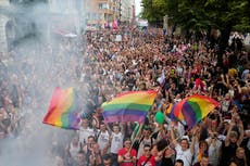 Berlín celebra el desfile del Orgullo LGBTQ+ con música tecno y banderas del arcoíris
