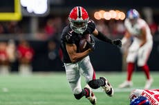 Falcons pierden varias semanas al receptor Darnell Mooney por lesión y fichan a D.J. Chark