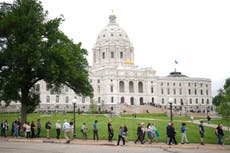 Encuentran a hombre desnudo con problemas mentales dentro del Capitolio de Minnesota