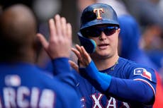 Joc Pederson regresará a la alineación de los Rangers tras ausencia de 52 juegos por lesión