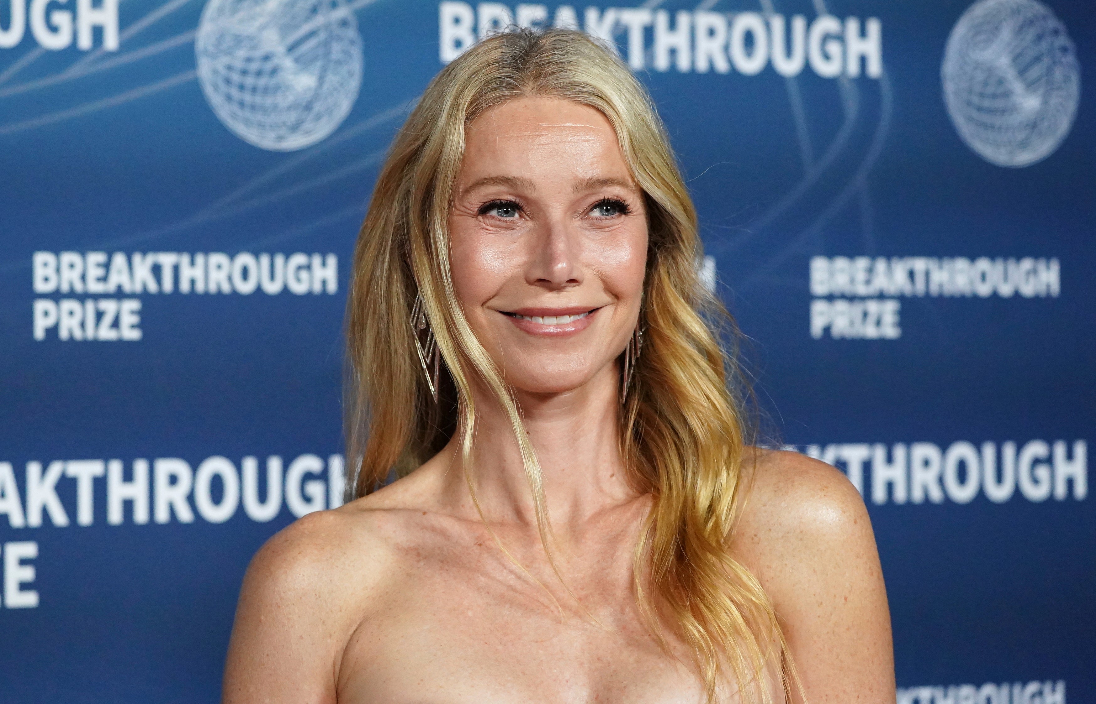 GWINETH PALTROW-KISSCAM