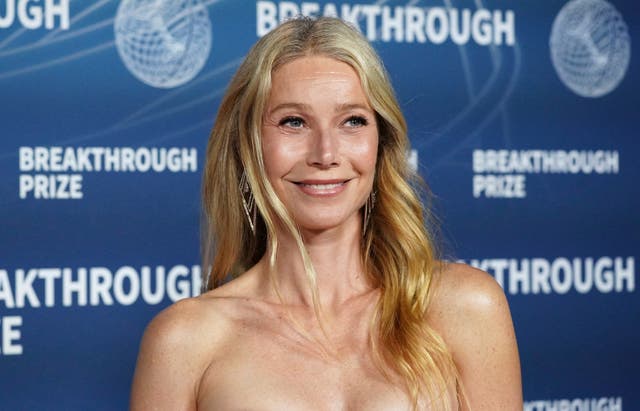 GWINETH PALTROW-KISSCAM