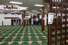 Líderes musulmanes refuerzan seguridad por reportes de vandalismo en mezquitas de Texas y California