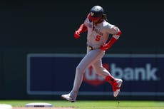 CJ Adams conecta un jonróny roba tres bases en victoria de Nacionales 7-2 sobre Mellizos