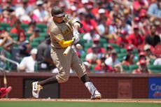 Manny Machado pega dos dobles entre sus cuatro hits en la victoria de Padres 9-2 sobre Cardenales