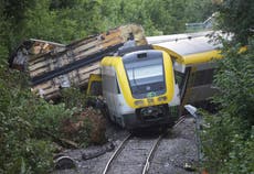 Autoridades atribuyen el descarrilamiento con 3 muertos en Alemania a un deslizamiento de tierra