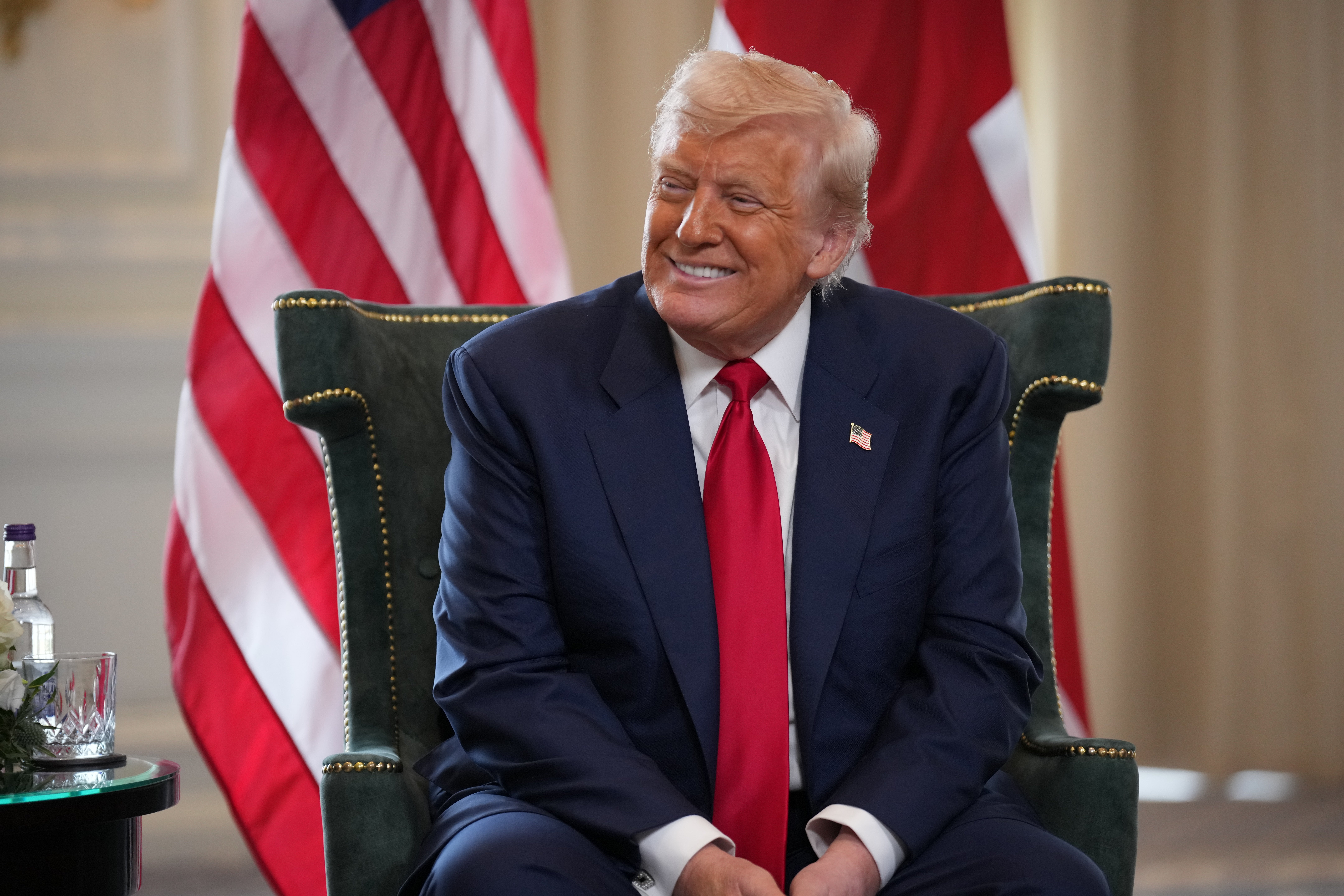 El presidente Donald Trump aseguró que rechazó una invitación a la infame isla de Jeffrey Epstein.