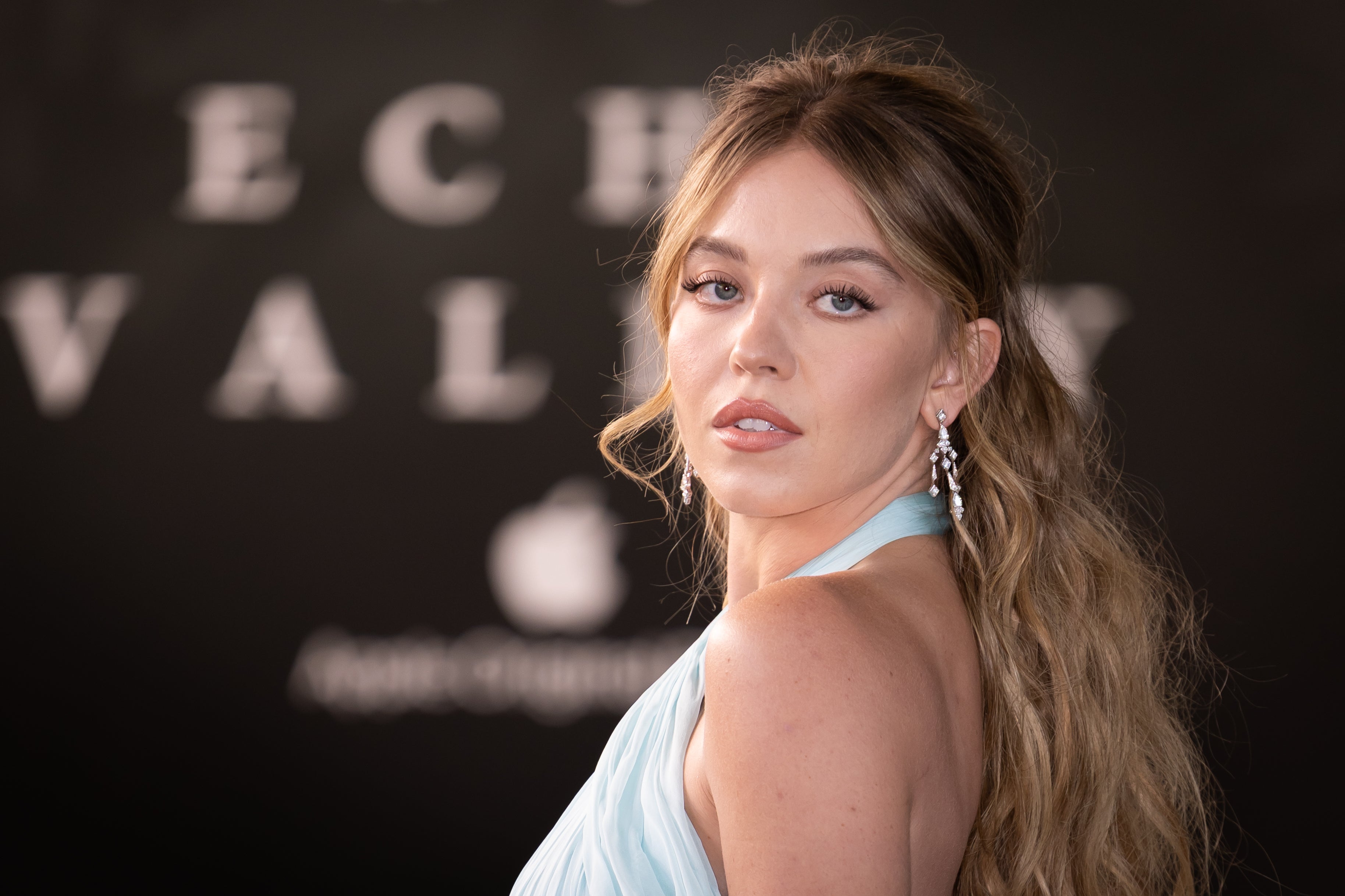 La campaña de Sydney Sweeney con American Eagle recibió críticas por su polémico y “extraño” eslogan relacionado con la genética