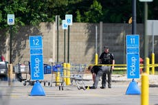 Escuchó "tiene un cuchillo" y corrió a detener a sospechoso de apuñalar a 11 en Walmart de Michigan